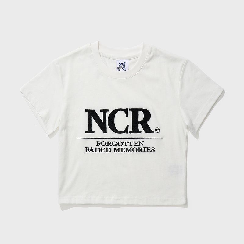 NCOVER（エンカバー）の「NCRシグニチャークロップTシャツ-ホワイト（トップス）」