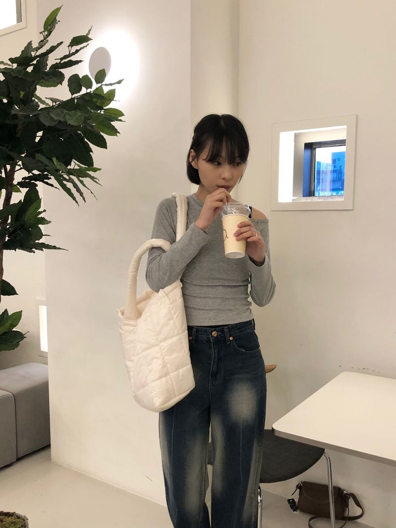 Funny diagonal slim off-shoulder T 