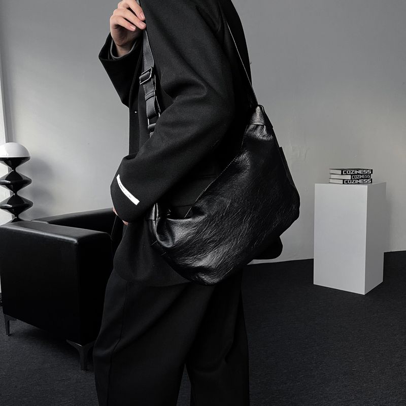 COZINESS（コジネス）の「ロス ハーフムーン レザークロスバッグ（全2色/DP732263088663）（バッグ）」