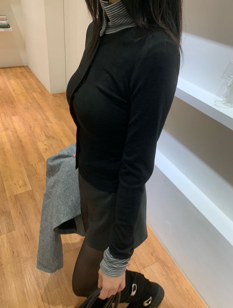 Mono High-neck Button Stripe Contrast Long Sleeve Top