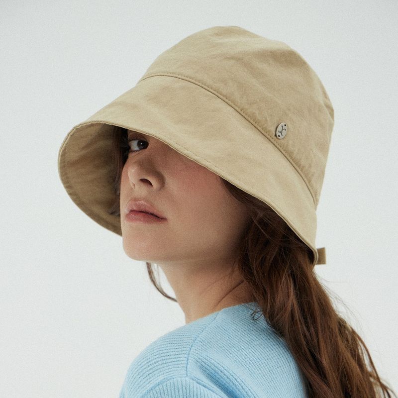 VA Curved Oval Metal Bonnet Hat / Beige