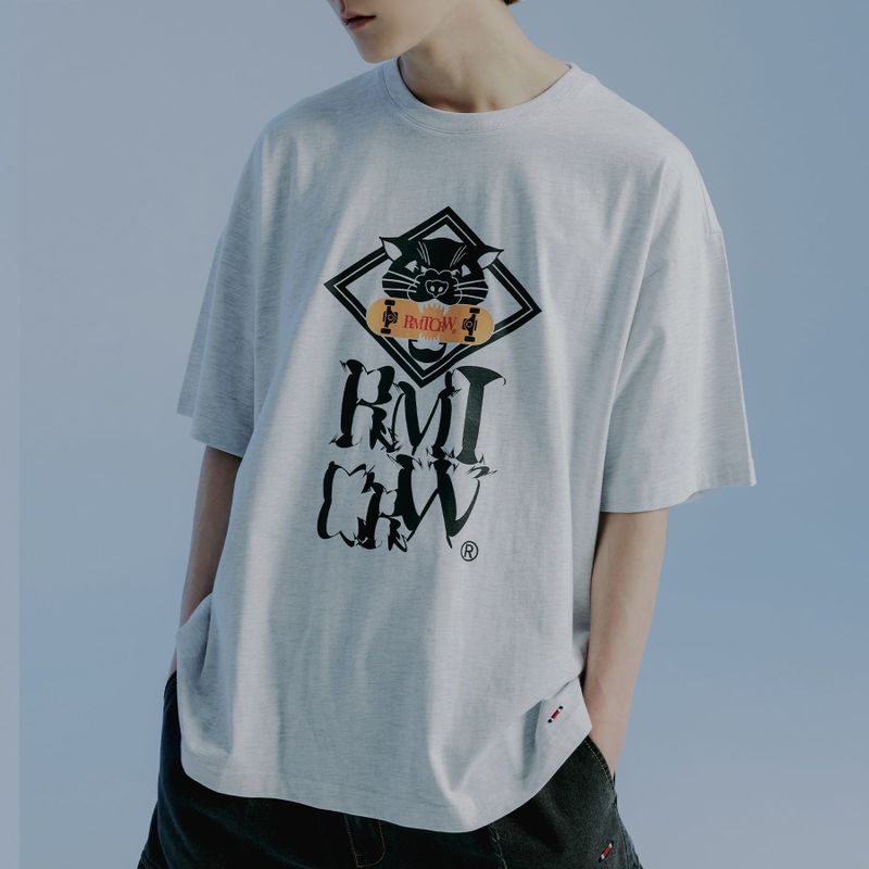 ROMANTIC CROWN(ロマンティッククラウン)の「MID SUMMER BOARD TEE SHIRT_LIGHT GREY(Tops)」