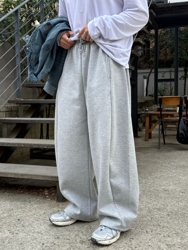 AVAND（アバンド）の「Luen incised balloon pants（Pants）」