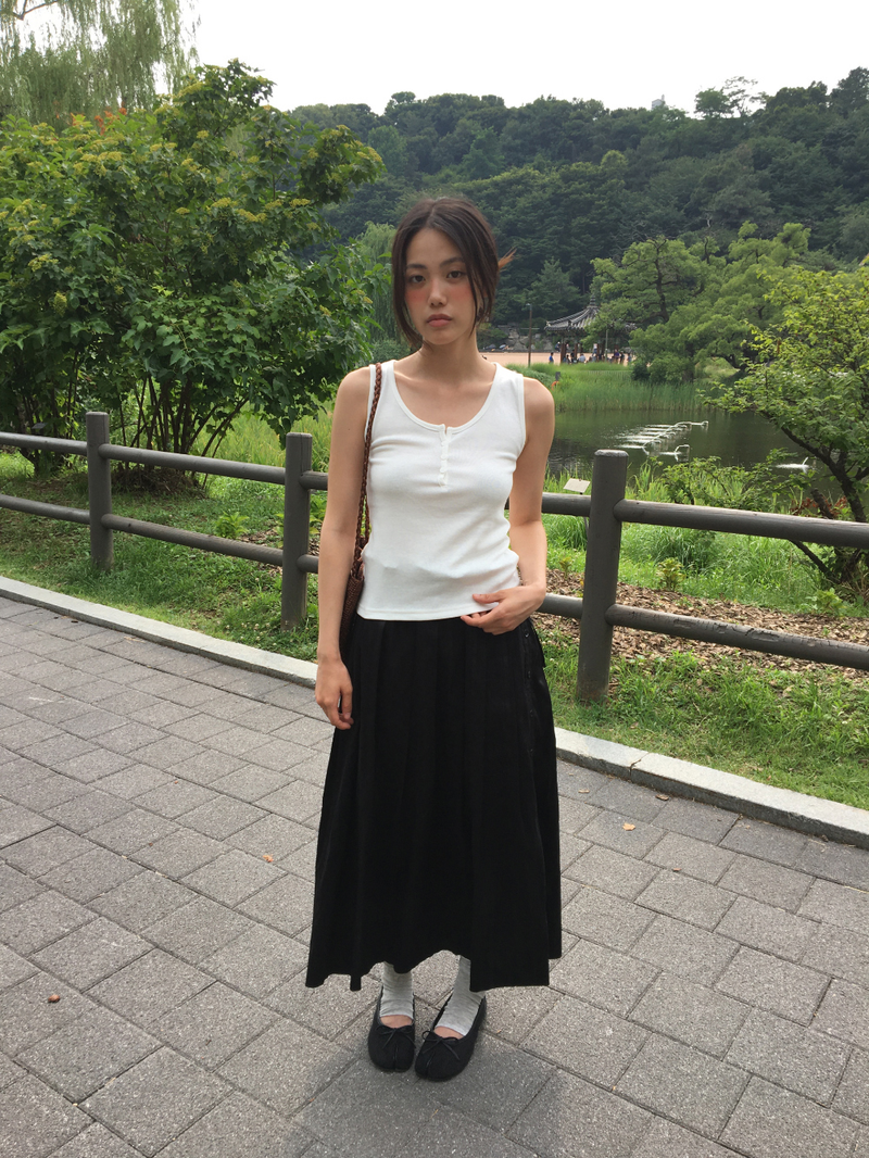 DUGGY(ダギー)の「Aki Button Pleated Skirt (1color)(Skirts)」