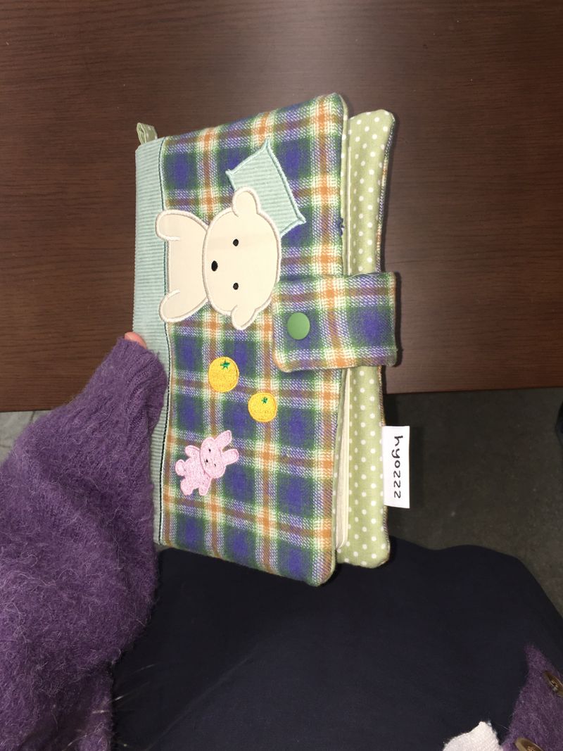 <Can’t escape my blanket> book cover a6