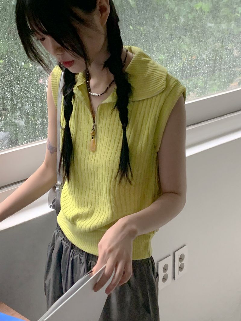 WONDER WONDER（ワンダーワンダー）の「Miout Linen Twisted Collar Half Zip-up Sleeveless Vest（Tops）」