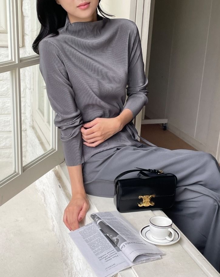 Serr Half-Neck Pleat Tee-Blouse (Strap Set)