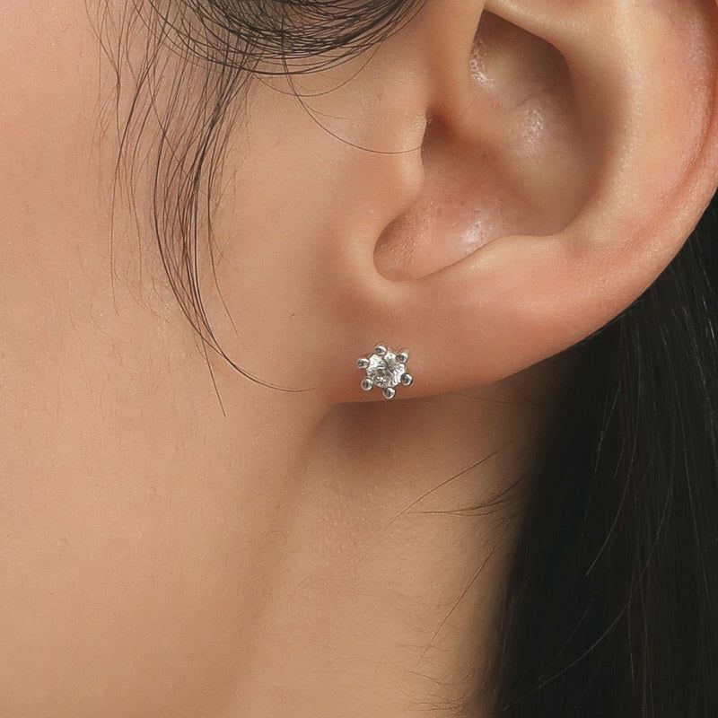 weamondz（ウィアモンズ）の「シルバー4mmホワイトストーンピアス（アクセサリー）」