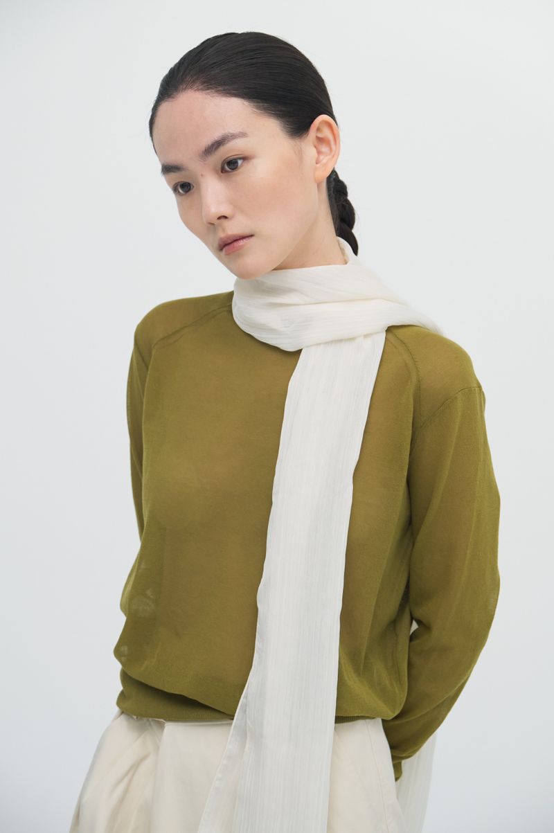 Airy pleats skin scarf_cream