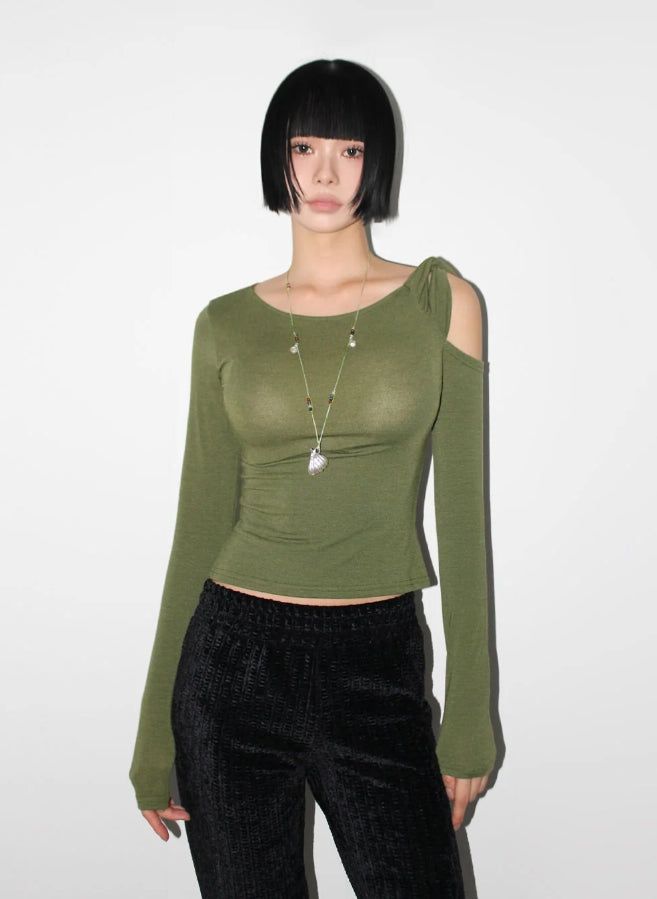 AAKE(アケ)の「SHOULDER TWIST SLIT TOP(Tops)」