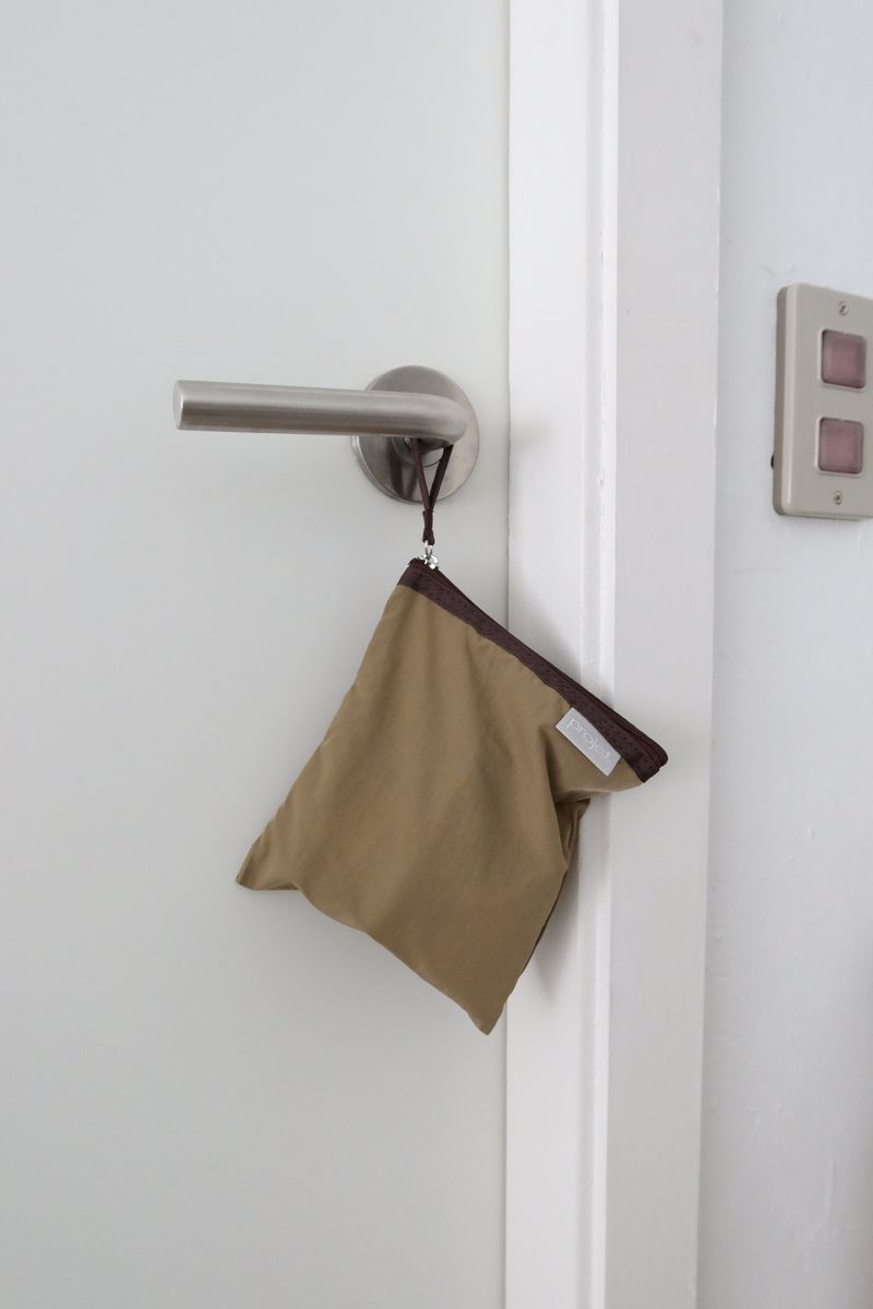 flat pouch (camel brown)