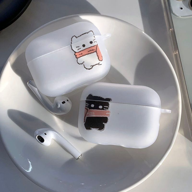 White - Muffler Somecat AirPods Case_matt
