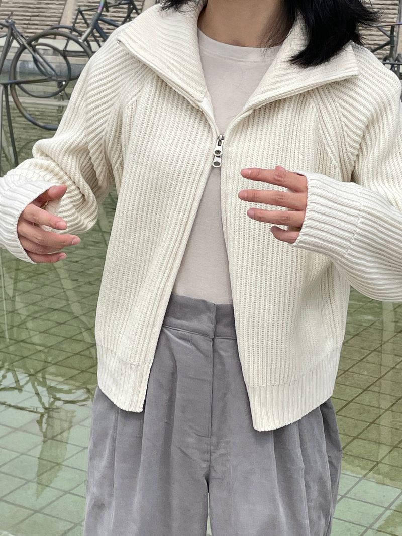 Turtleneck knitwear zip-up