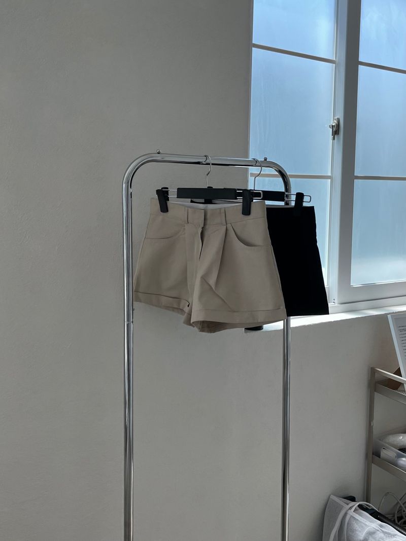 Kitten（キッテン）の「Cotton Rollup Shorts (2 colors)（Pants）」