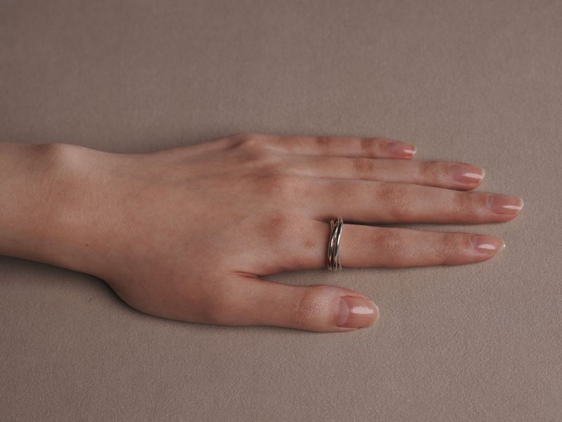 Tangled ring