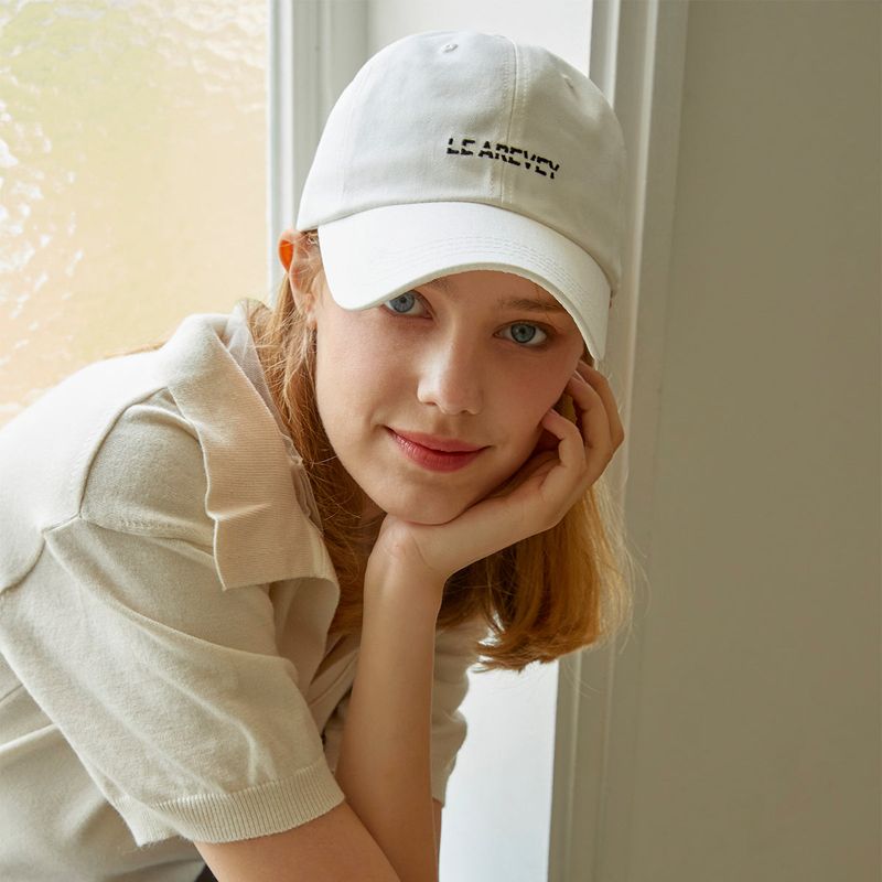 LE AREVEY（アルヴェイ）の「LE AREVEY SIGNATURE WHITE（Hats）」