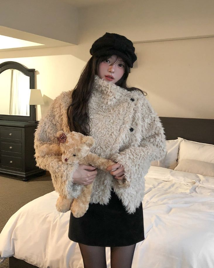 ULAN（ユレン）の「Hazel Fluffy Unbalanced Crop Mustang（Jackets/Outerwear）」