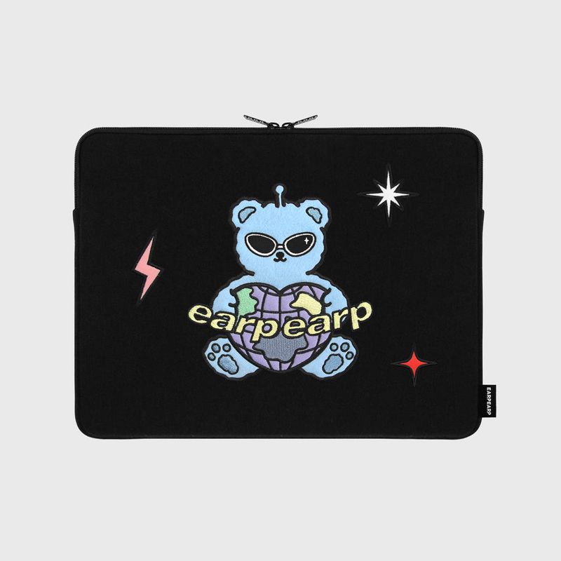 EARPEARP（アプアプ）の「SPACE NIGHT BEAR-BLACK(13INCH NOTEBOOK POUCH)（Smartphone Accessories）」