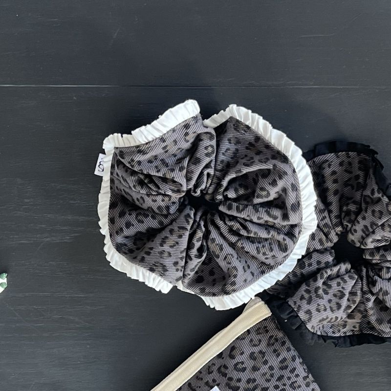 scrunchie corduroy leopard_grey