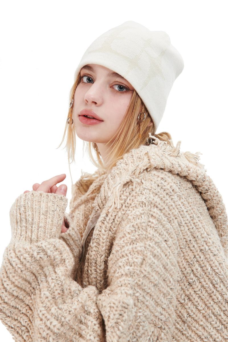 L BEANIE