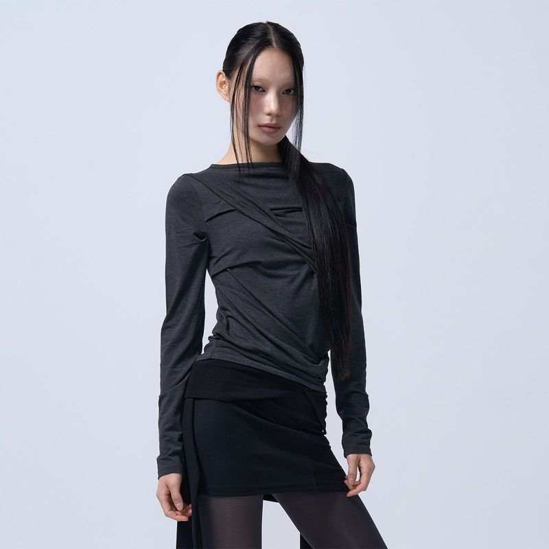 ZIZEMUSEUM（ジゼミュージアム）の「TWIST DRAPE LONG SLEEVE TOP (MELANGE BLACK)（Tops）」
