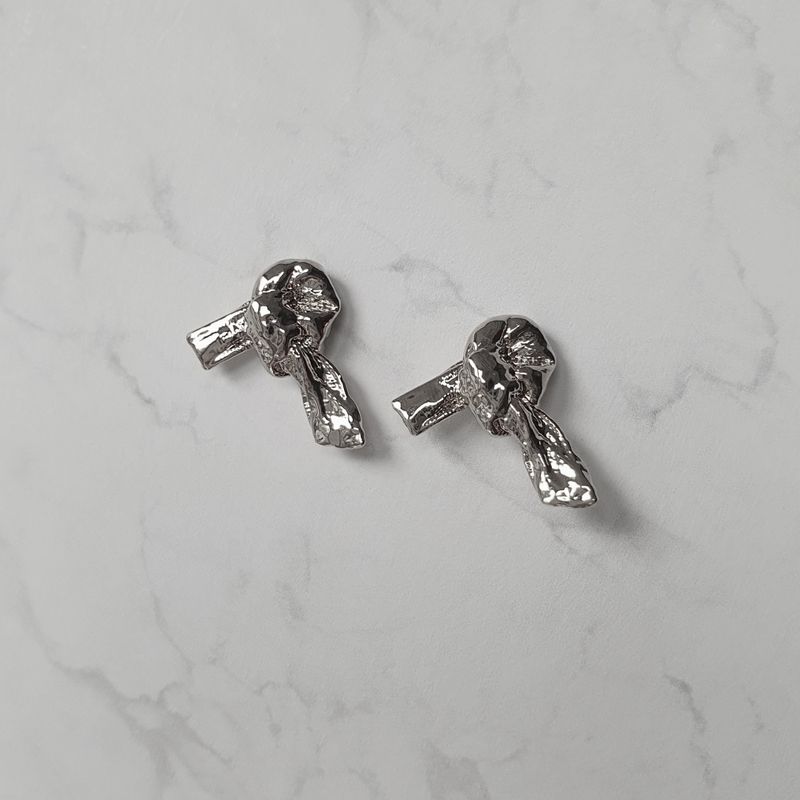 [Aespa Giselle, NMIXX Haewon Piercing] Vintage Knot Piercing - Silver