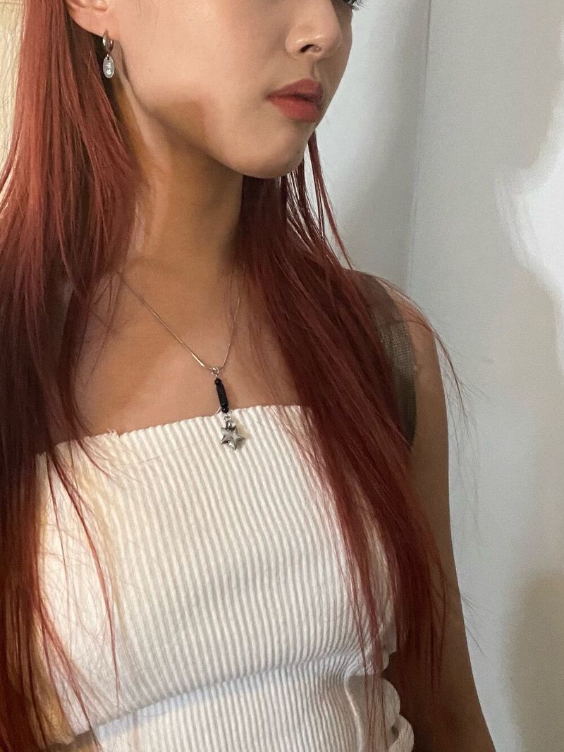 Black drop-star necklace