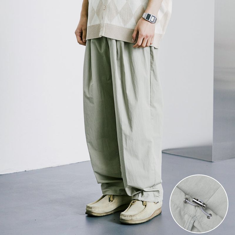 KND（ケイエンド）の「NYLON 2WAY WIDE CURVE FIT BANDING PANTS L（Pants）」
