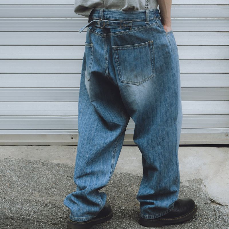 One tuck wide tapered denim pants / Light blue