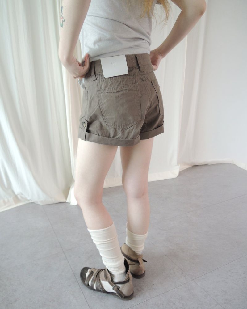 TAUPE ROLL-UP SHORT PANTS