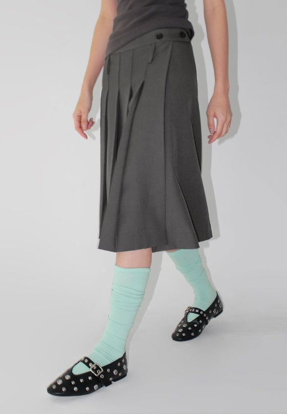 BUTTON PLEATS MIDI SKIRT