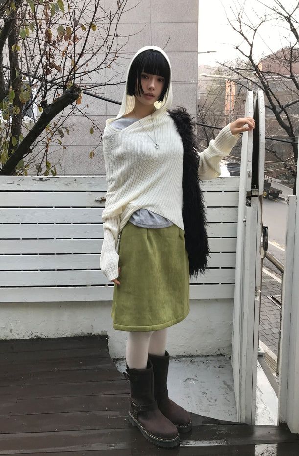 OFF-SHOULDER DRAPE HOOD KNIT