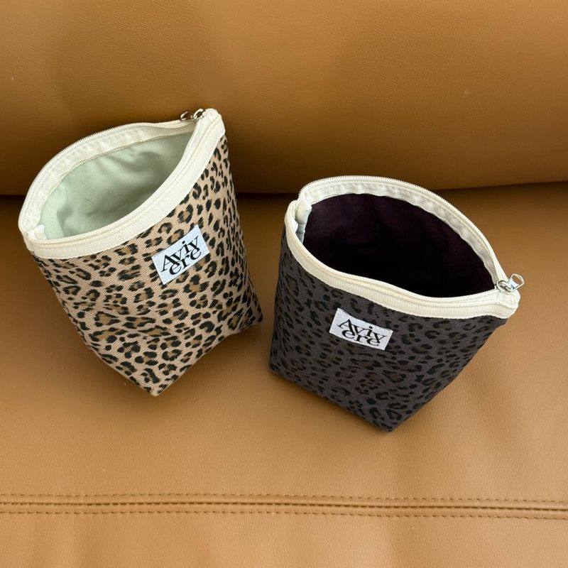 classic pouch_corduroy leopard beige