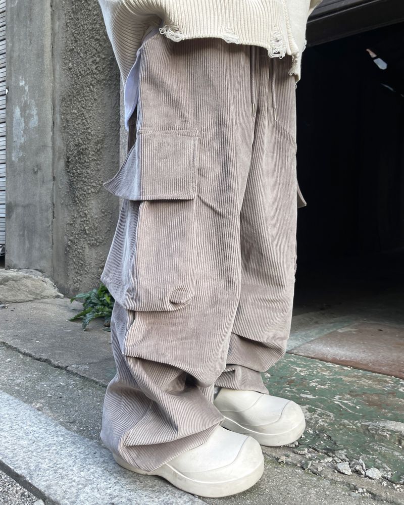 heenytsuki（ヒニツキ）の「タクビッグカーゴダートコーデュロイパンツ（パンツ）」