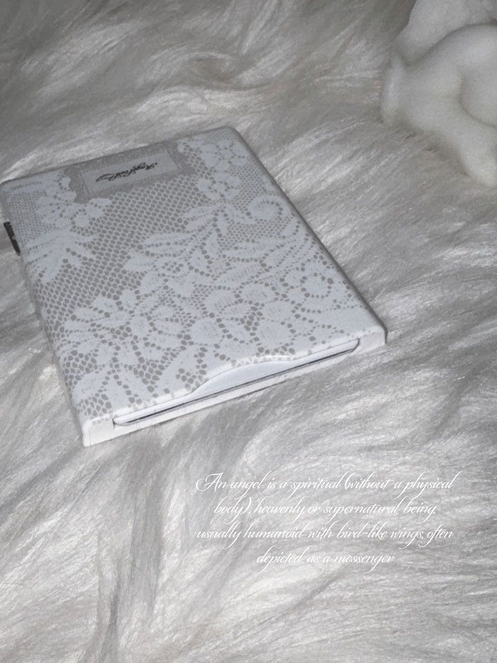 Angel Veil Lace MagSafe card Pocket