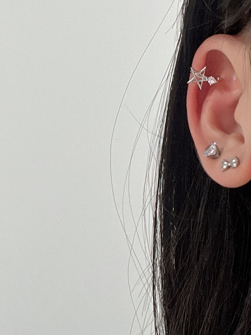 cubic line star earcuff