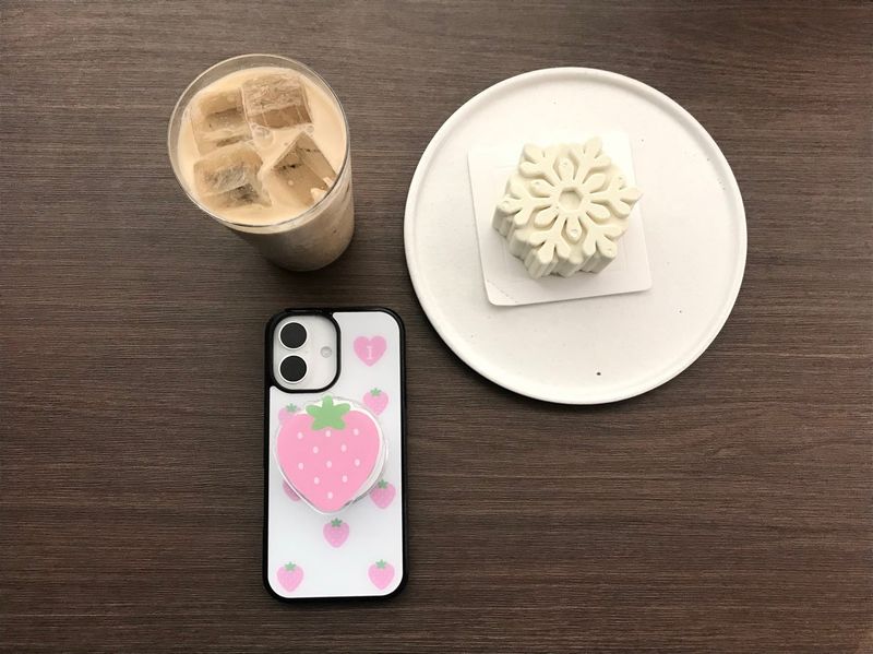 snow berry case - white snow