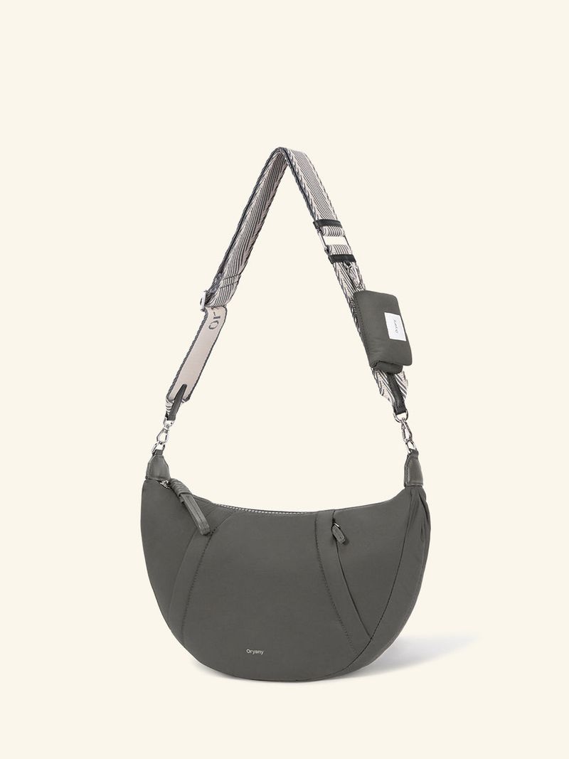 Banana Crossbody M