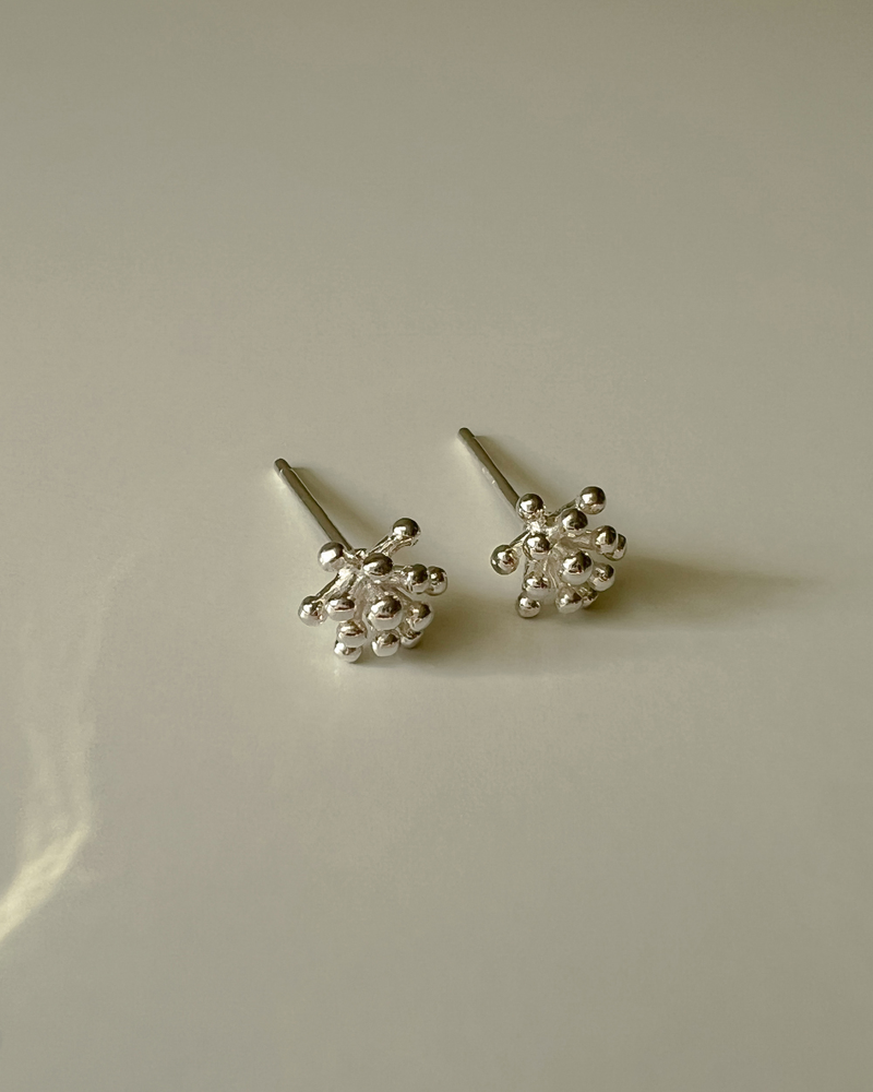 Floral earring (silver)
