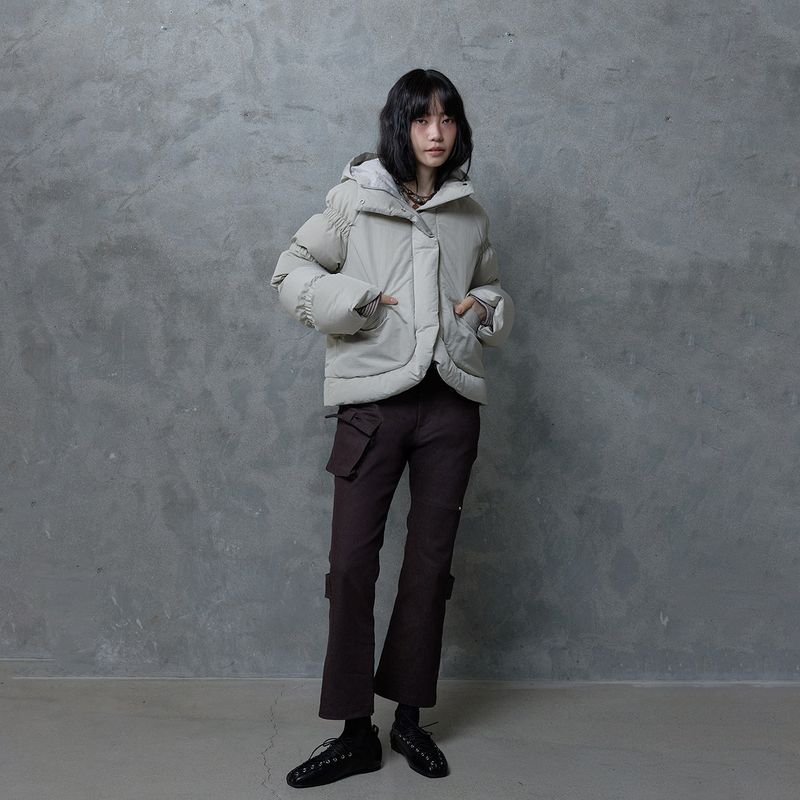 BANDED SLEEVE CURVE PUFFER