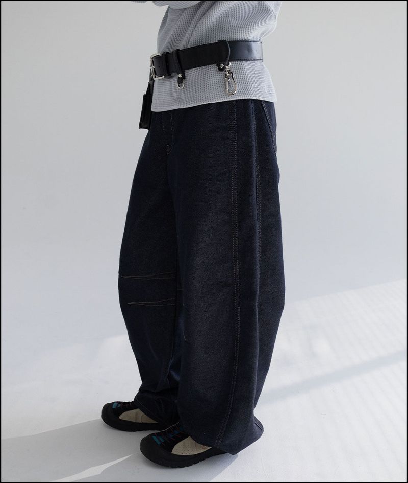 Davit ballon curved raw denim pants