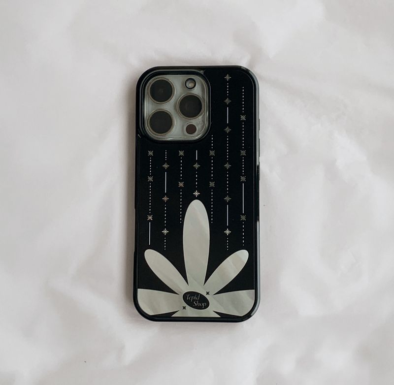 Tepid Shop（テピッドショップ）の「Tepid Rain _ ミラーバンパーiPhoneケース（スマホグッズ/小物）」