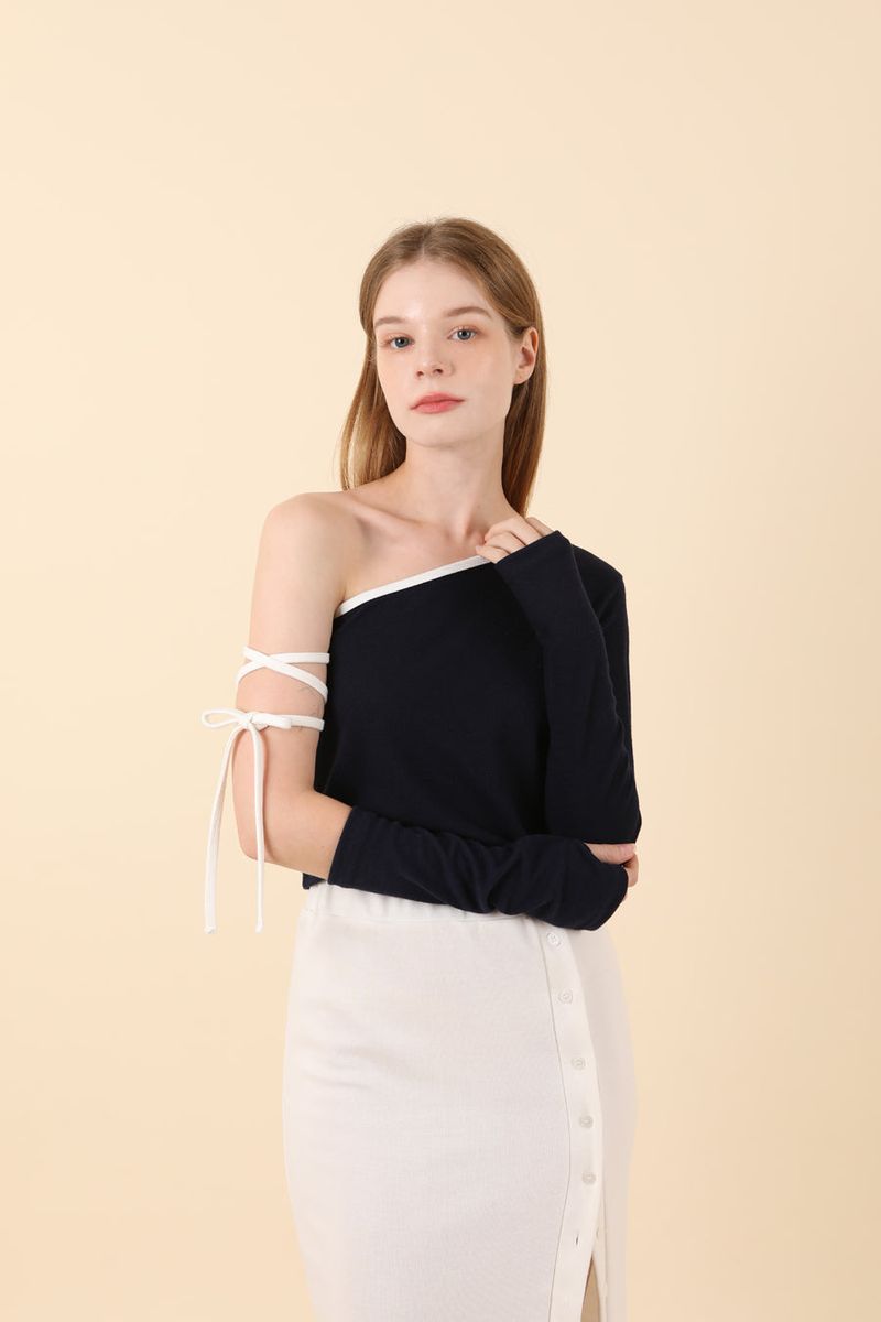 Strap Off Shoulder Warmer T-shirt Navy