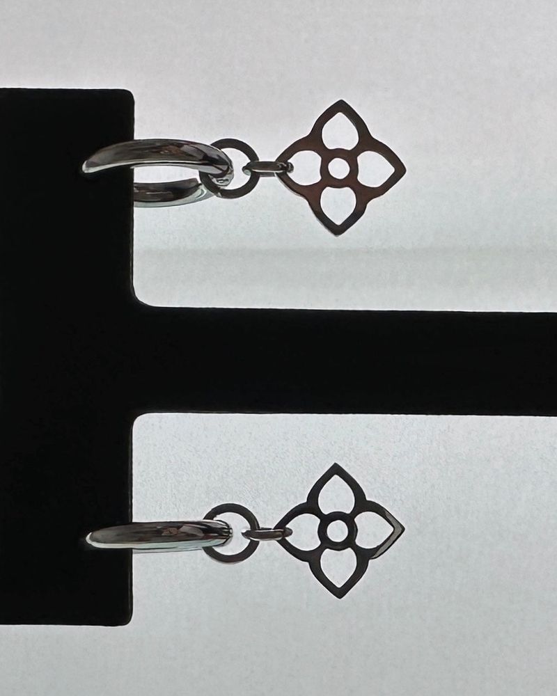 BUZZERBE（ブザービー）の「flower pattern earring（Accessories）」