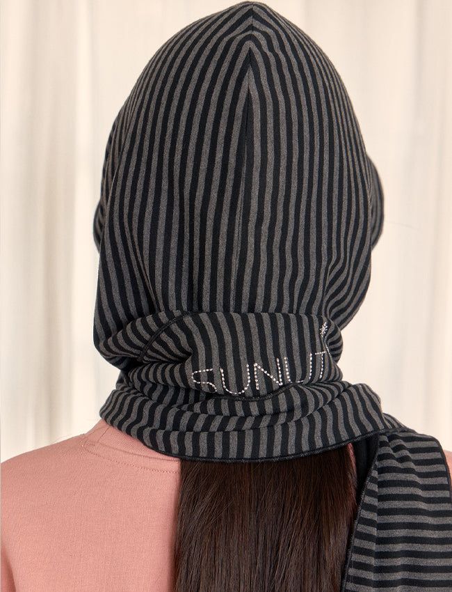 REVERSIBLE FRILL MUFFLER (BLACK)