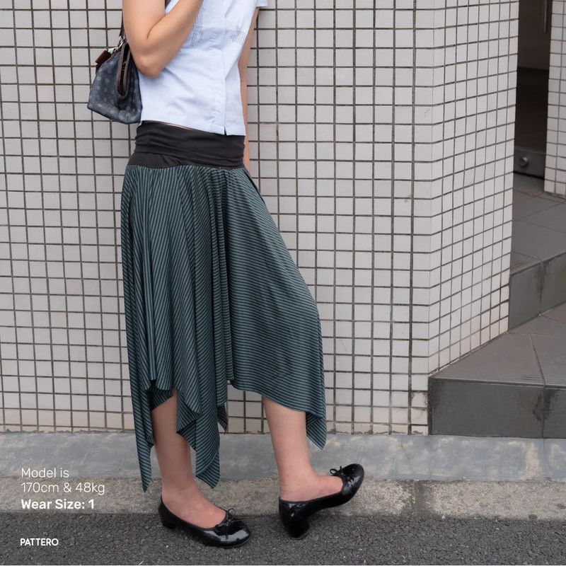 Dancing Pattern Dark Stripe Skirt