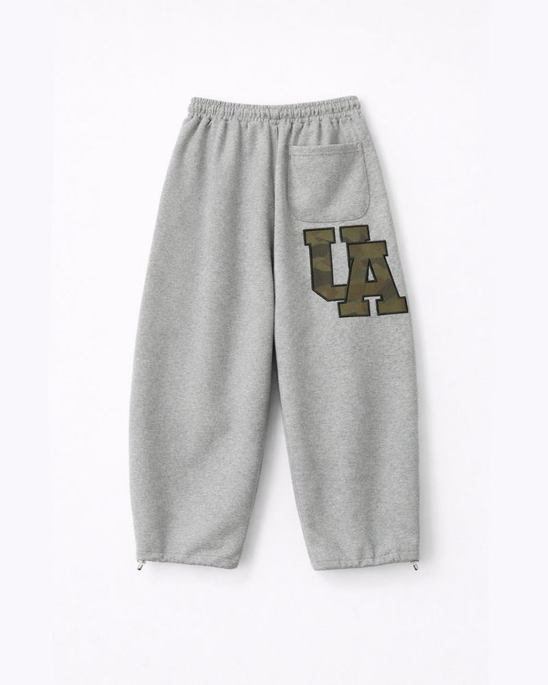 UA カモパッチワイドスウェットパンツ