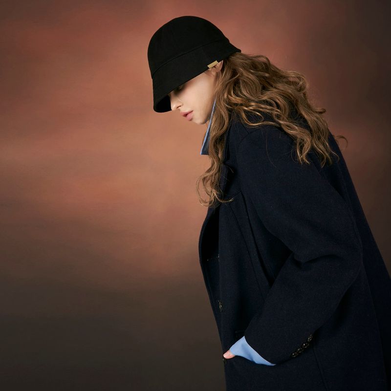 Metal tip bell hat