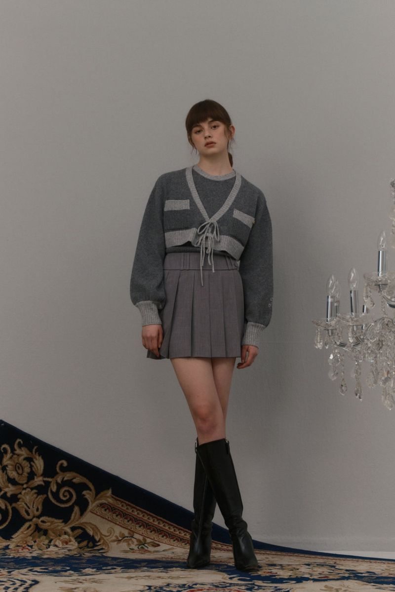 Wide band skirt