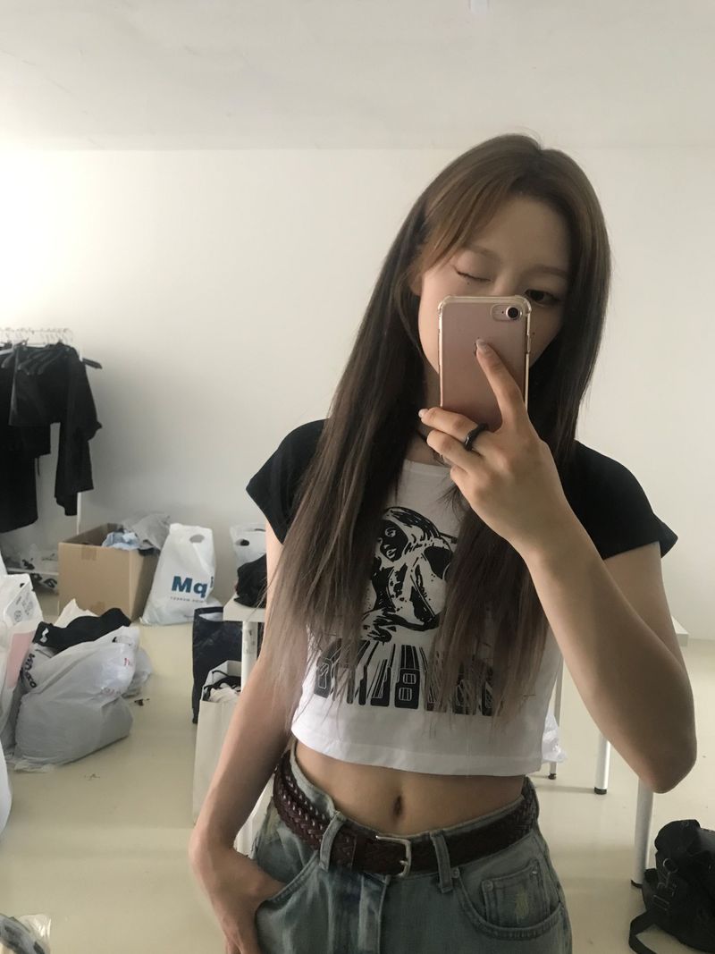 Selene crop T